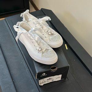 Bride wedding shoes converse